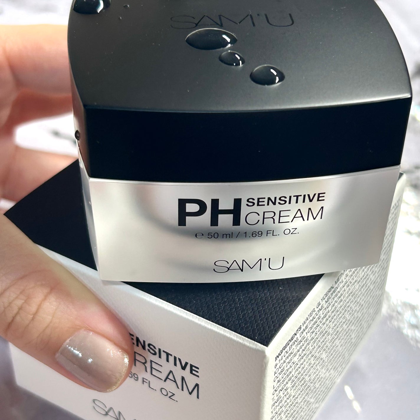 45 on LIPS 「<SAM'U>PHSENSITIVECREAM累計販売数130..」(1枚目)