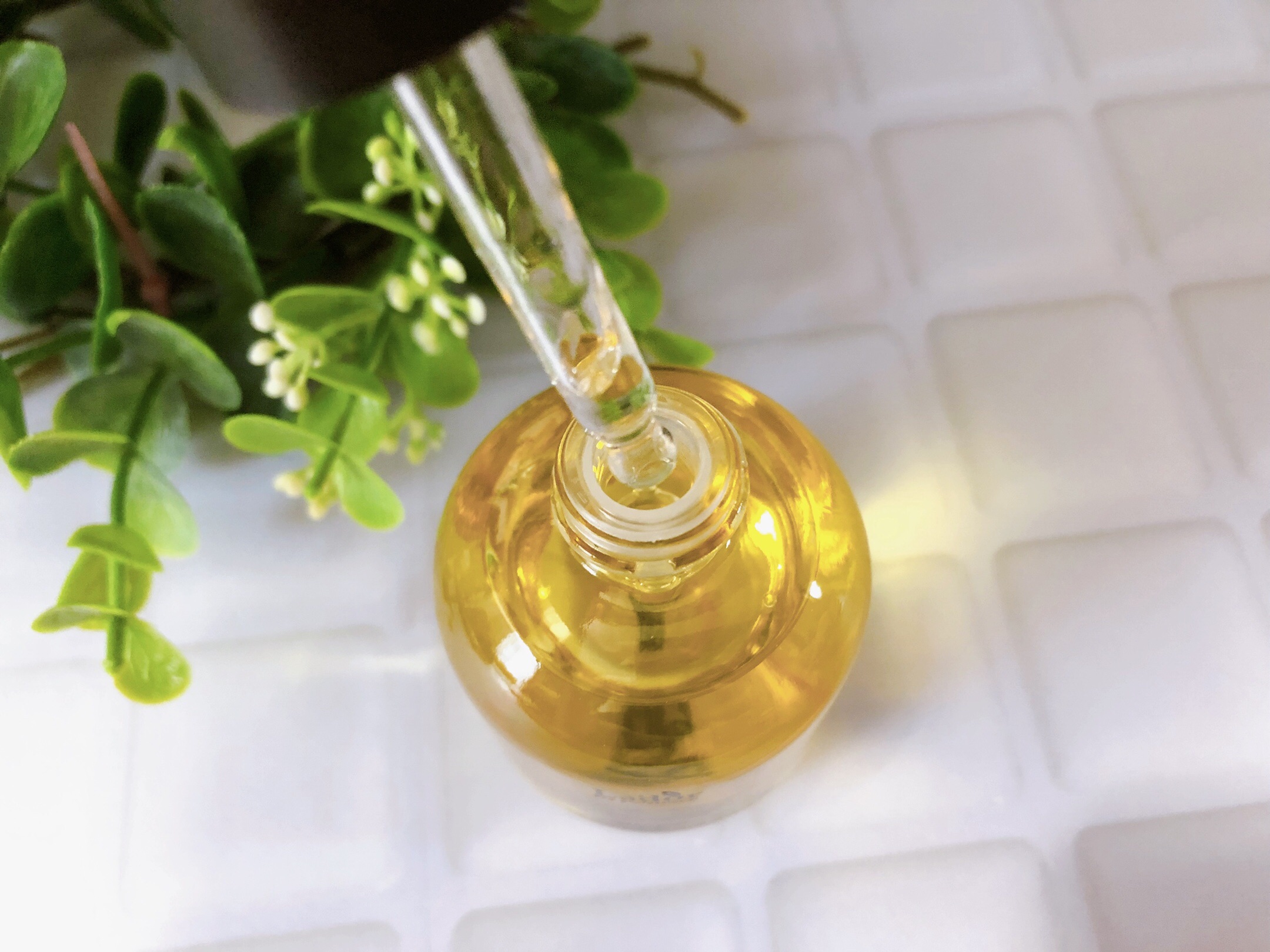 La'dor パフュームヘアオイル ヒノキのクチコミ「電球みたいなコロンと可愛いヘアオイル❤️
𝓛𝓪𝓭𝓸𝓻
〝PERFUMED HAIR OIL /.....」（2枚目）