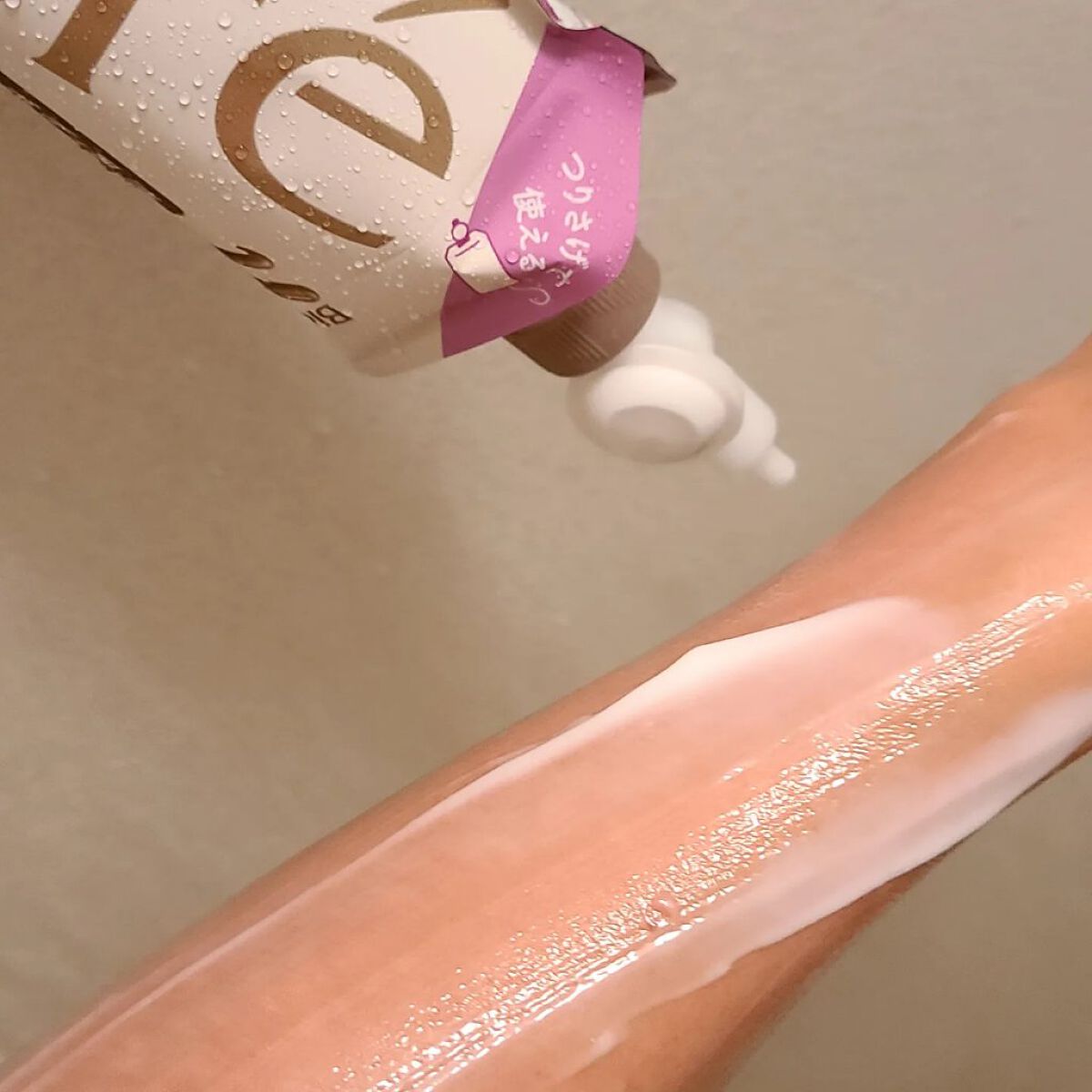 ザ ボディ ぬれた肌に使うボディ乳液 エアリーブーケの香り/ビオレu/ボディミルクを使ったクチコミ（3枚目）