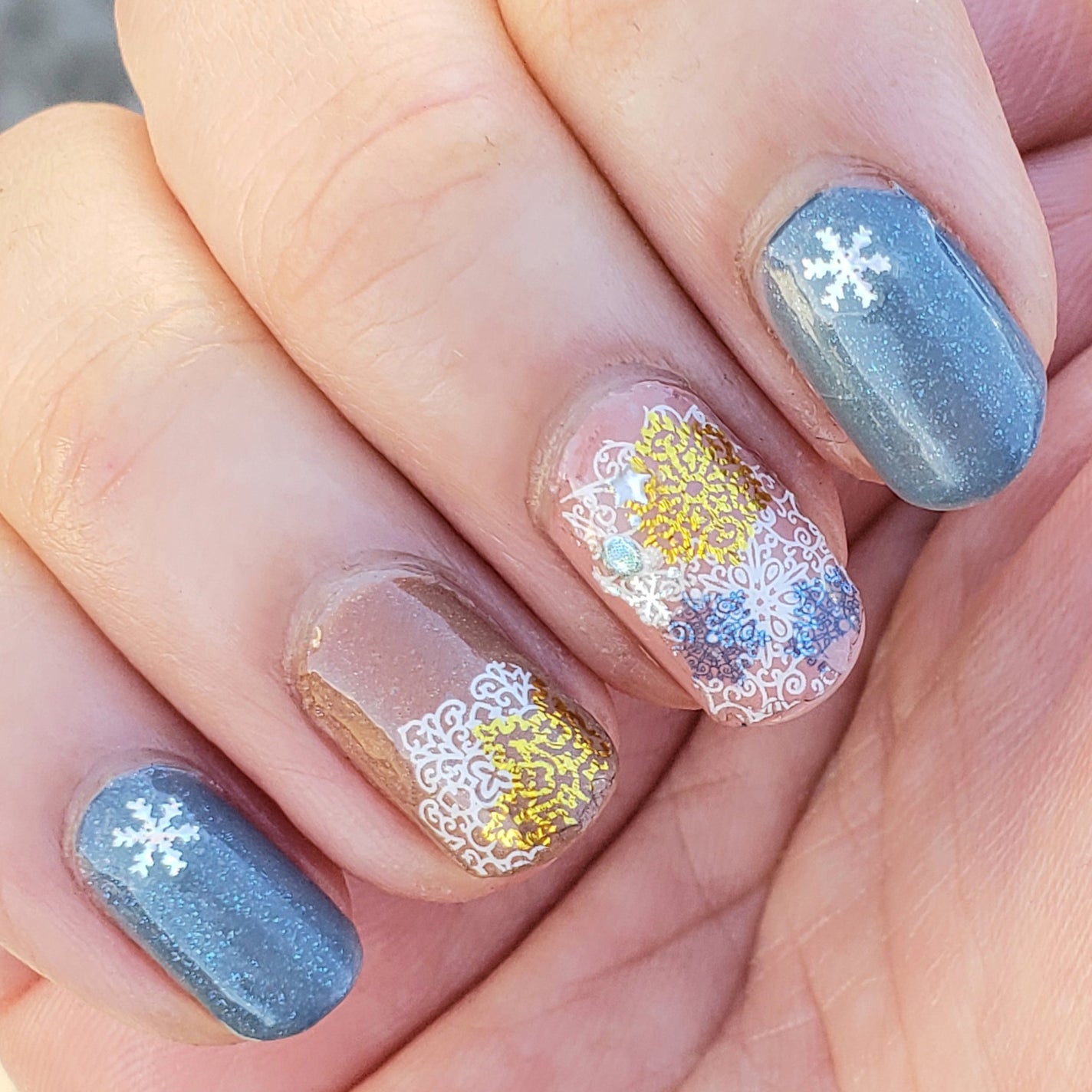 土木系おねいさん on LIPS 「週末のネイル💅シールを駆使して、派手派手な冬ネイル❄️なんだか..」(5枚目)