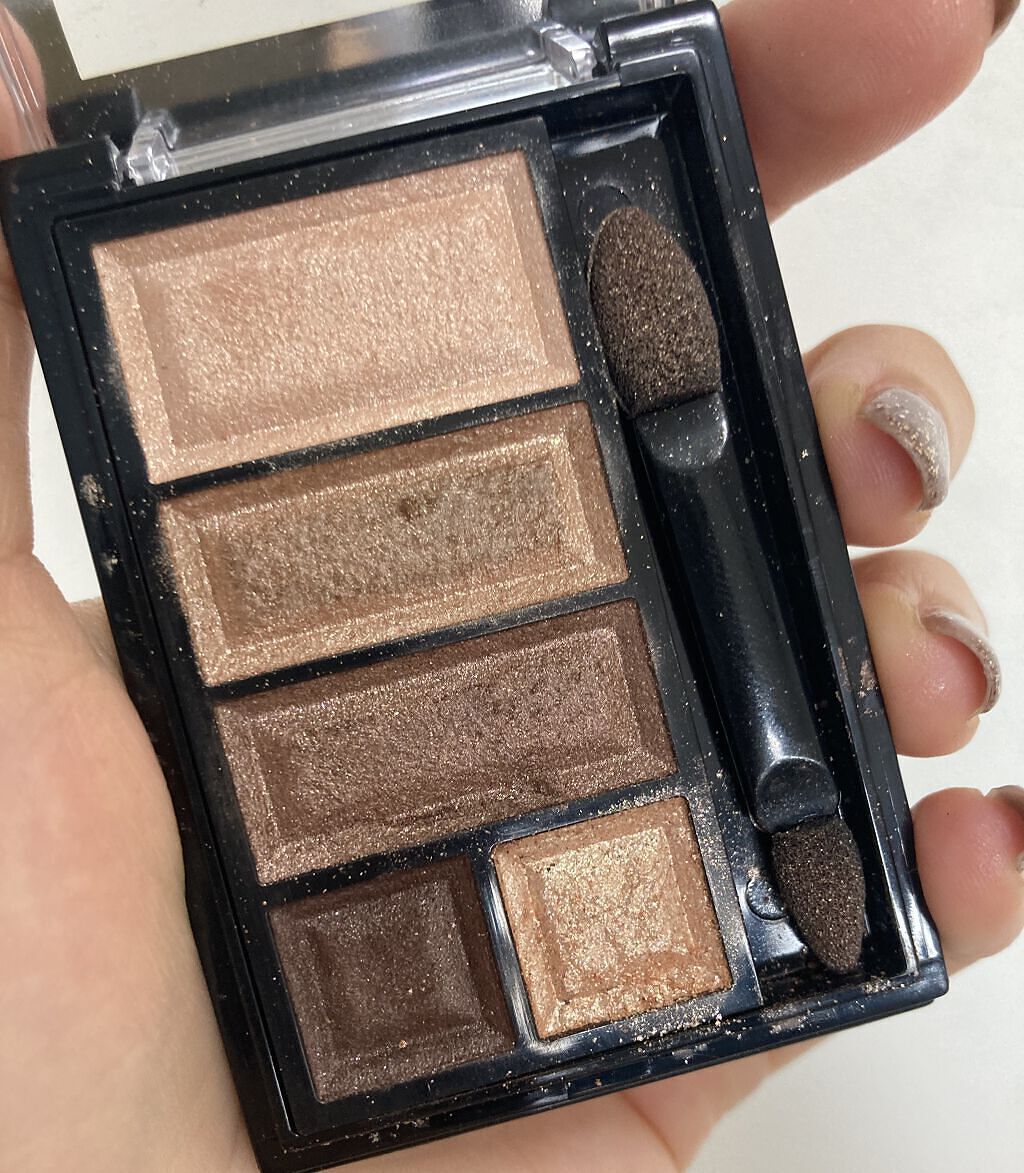 チョコの香りのアイシャドウ🍫

ラメが強いので好みが分かれそう

ブラウン使うと私の顔だとケバくなってしまうので淡いカラーで仕上げたらちょっと物足りない…

次買うならソフトマットのシリーズかな？🤔