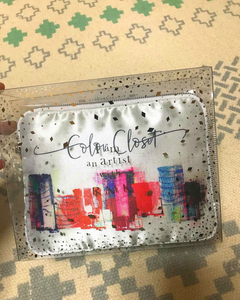 
ずっと買うか迷ってたクリスマスコフレ！

RMK
アーティストスタイルキット

ブルーとオレンジ系のアイシャドウは
似合わんくて、使わないから
買うかどうかずっと迷ってました💦

昨日、BAさんにタッチアップしてもらったら
ブルーとオレ