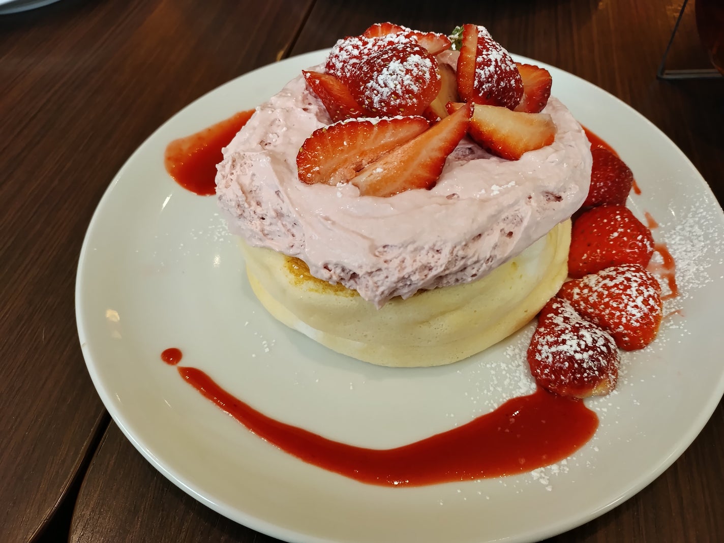 さとみ🎉フォロバ on LIPS 「春の新作スイーツが出たと知り夫と食べに行ってきました🍓向かった..」(1枚目)
