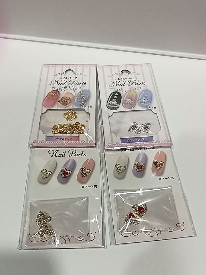 まゆみ on LIPS 「セリアでネイルパーツ大量買いしちゃいました♥️可愛いもの多すぎ..」(3枚目)