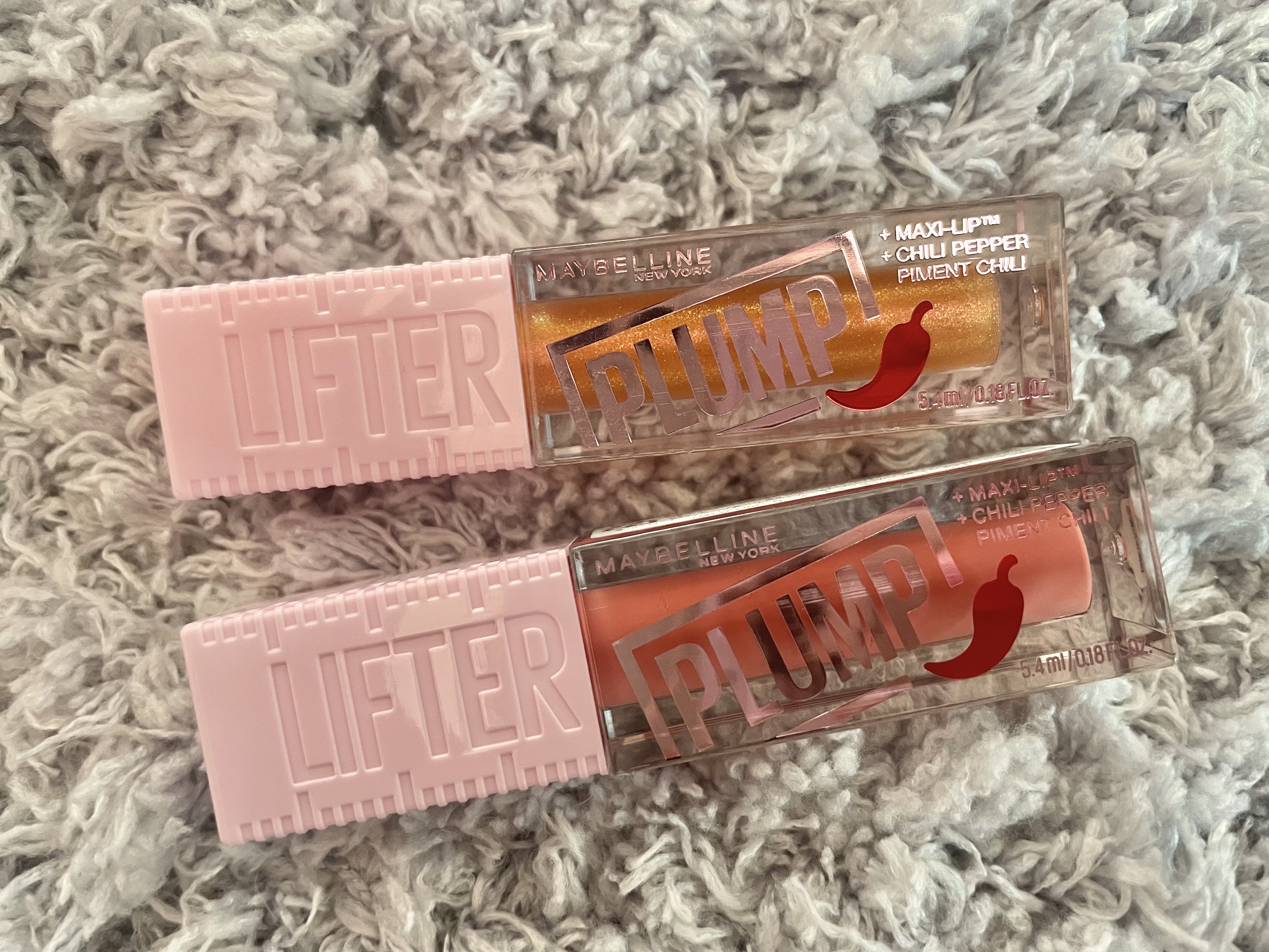 メイベリンから唇をふっくらにしてくれる
プランパーに新色が登場！
程よいピリピリ感で毎日使いやすい🩷

【使った商品】
MAYBELLINE NEW YORK
リフタープランプ
005 バーニングピーチ
008 スパイシージンジャー
【色
