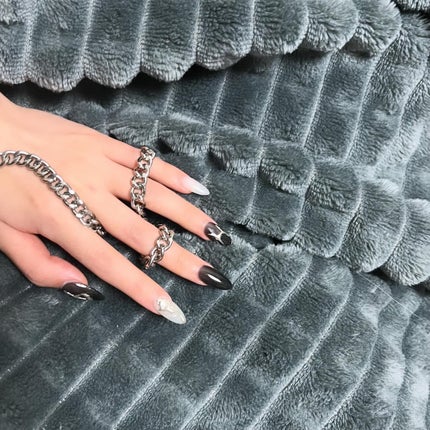 Luna☾LIPSパートナー on LIPS 「やり方は動画が出ているのでよかったらみてみてね🖤✨#セルフネイ..」(2枚目)