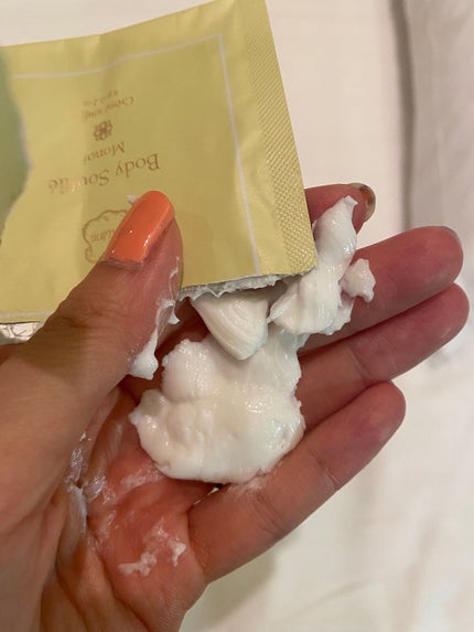 ぷぅぴぃ《紫コス部💜💗》 on LIPS 「Lalineボディーソフレモノイ8gジャスミンの香り(´•͈ω..」(4枚目)