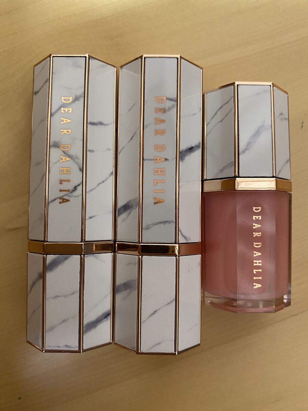 パラダイスオーロラシャインリップトリートメント/DEAR DAHLIA/リップグロスを使ったクチコミ（1枚目）