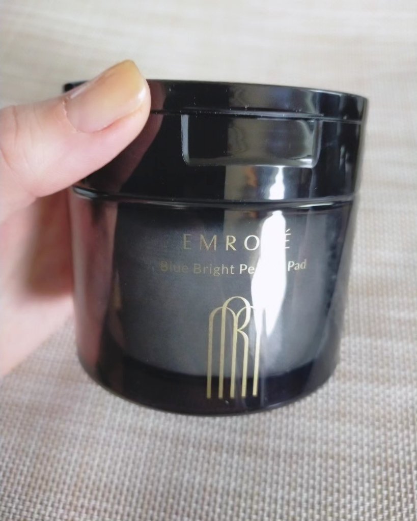 ブルーブライトピーリングパッド 180ml 40枚入り/EMROSÉ/トナーパッドを使ったクチコミ（1枚目）