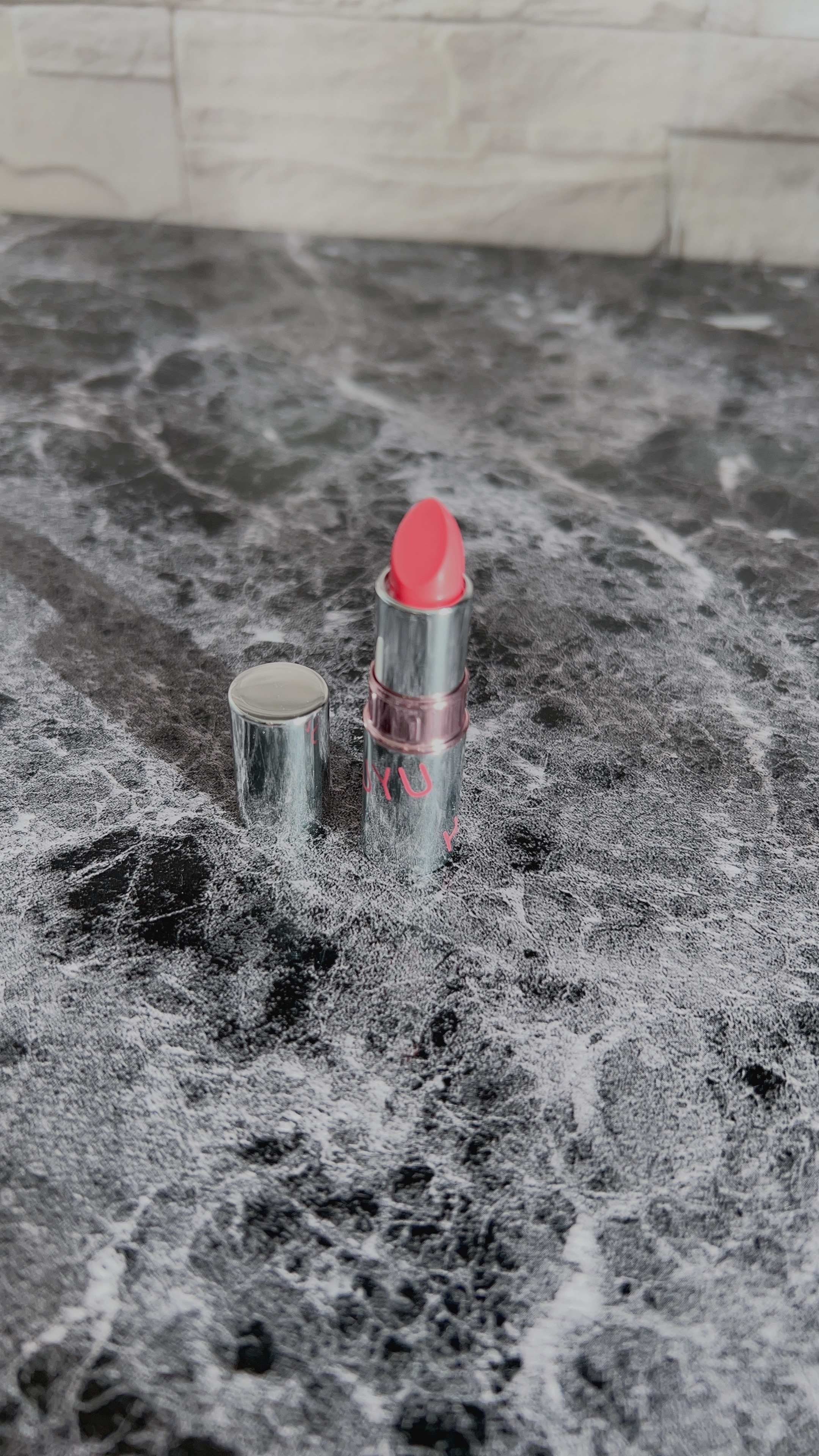 HANATSUYU HANATSUYU ティントリップのクチコミ「


HANATSUYU💄💋ティントリップ
さくらいろ🌸



肌温で溶け、とほける様ななめら.....」（3枚目）