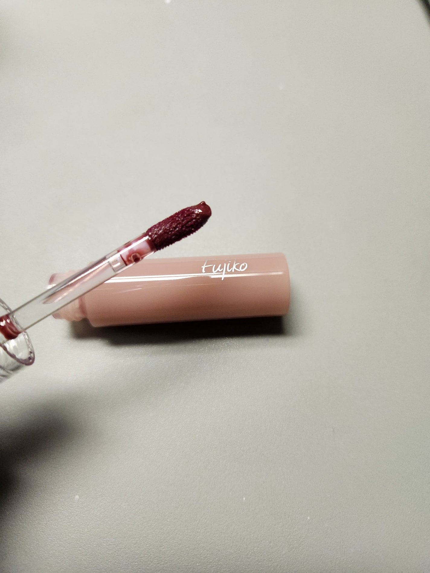 むぅ on LIPS 「フジコのリップ、PLAZA限定の夜遊びチェリー🍒は、ラメが入っ..」(3枚目)