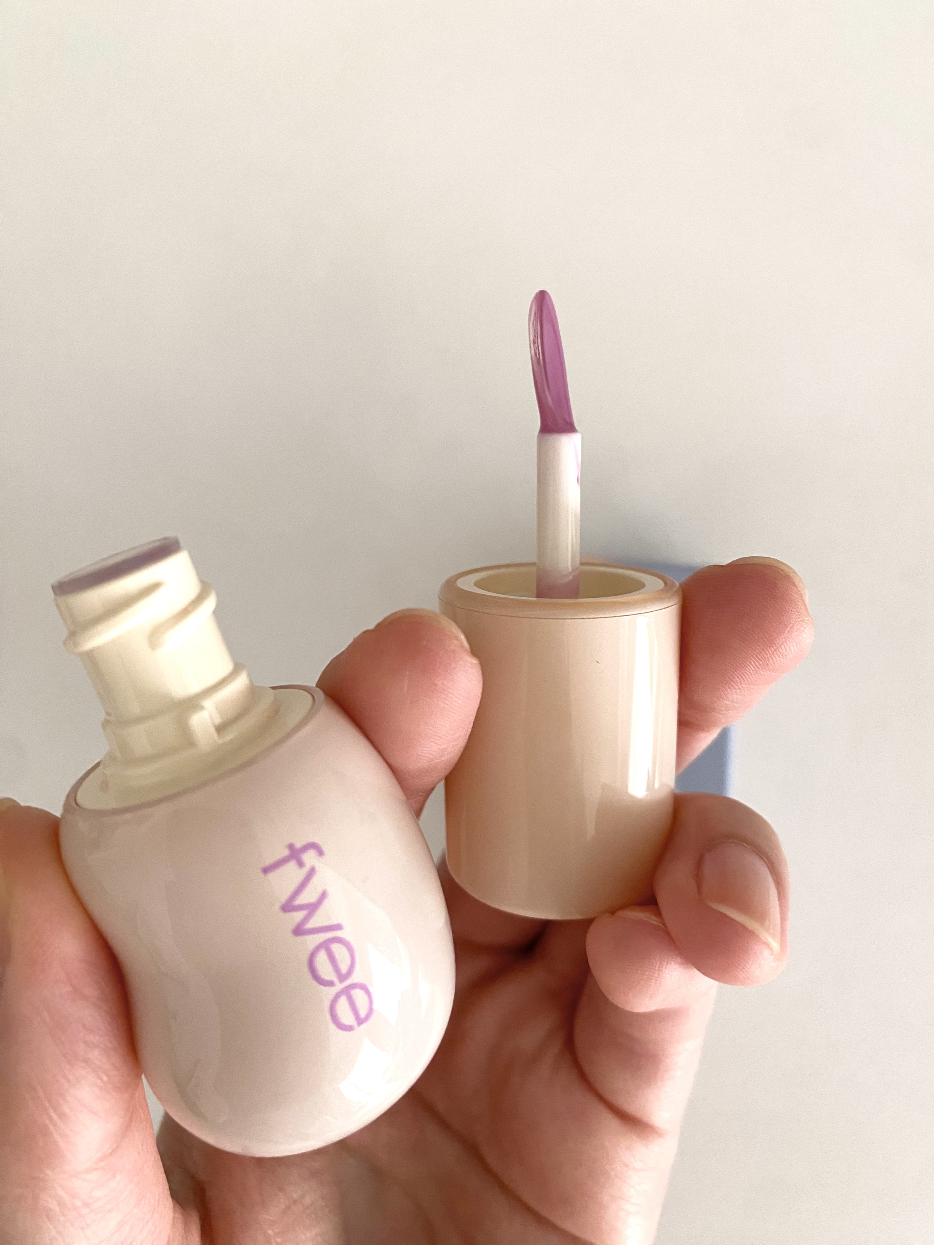 フィー 3Dチェインジンググロス/fwee/リップグロスを使ったクチコミ（3枚目）