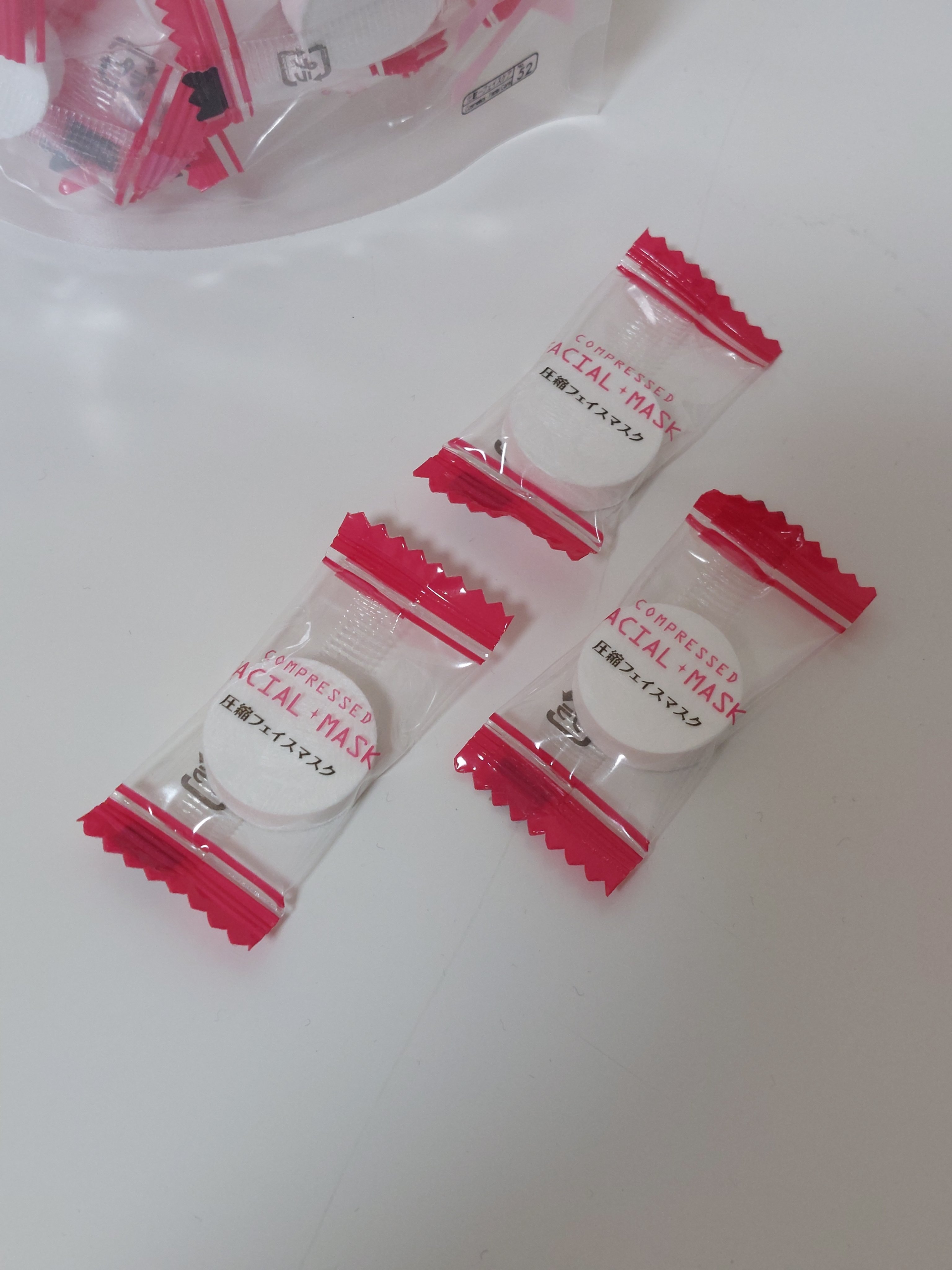 DAISO 圧縮フェイスマスクのクチコミ「リピート購入しました

DAISO 圧縮フェイスマスク

お気に入りの化粧水で
簡単にフェイス.....」（3枚目）