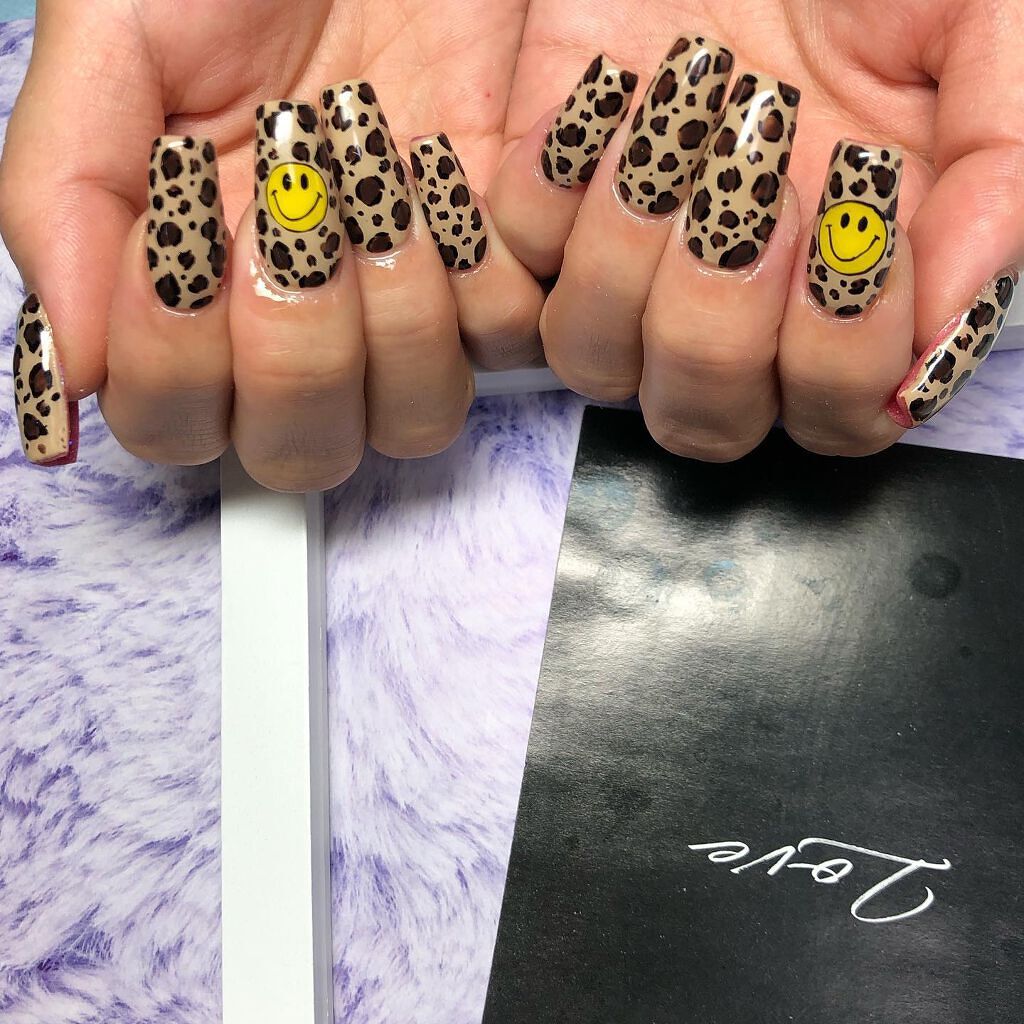 cst on LIPS 「#海外ネイル#総柄#にこちゃん#手書き#ネイル好きな人と繋がり..」(3枚目)