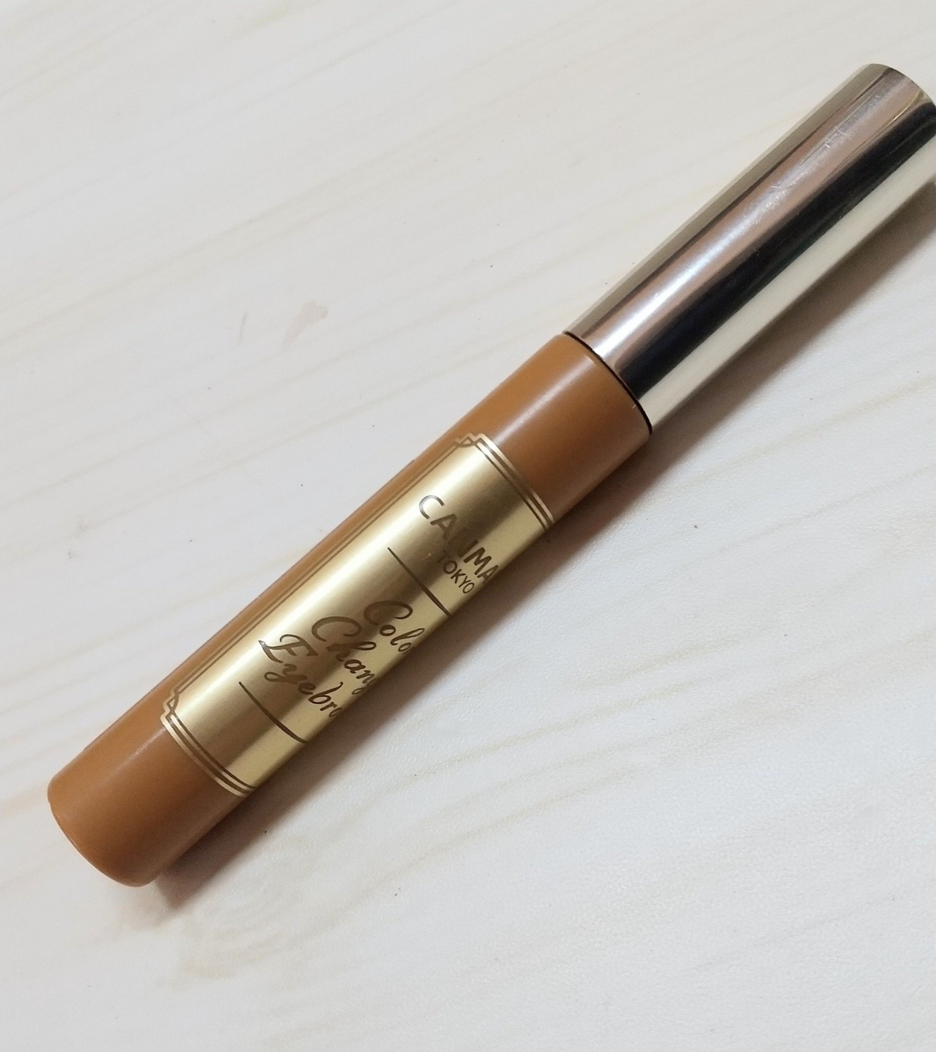 キャンメイクのカラーチェンジアイブロウ、02番のハニーブラウン🐝❤

けっこう明るめの茶色なので髪色が明るい人、髪の色に対して眉毛の濃さが浮いちゃう人におすすめのカラー( * ॑꒳ ॑* )♥
発色が良くてしっかり色が乗りますか、塗りすぎ