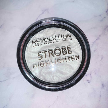 Strobe Highlighter/MAKEUP REVOLUTION/ハイライトを使ったクチコミ（1枚目）