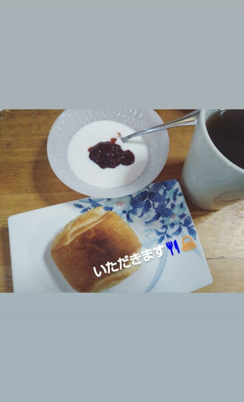 あぁや♪ on LIPS 「【朝食】全貌とる前にパンとヨーグルト食べ終わってた😱ので残って..」(2枚目)
