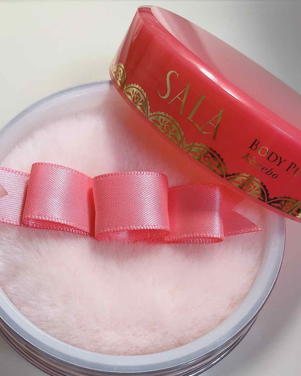 ボディパフパウダーN プリズムパール(サラ スウィートローズの香り)/SALA/ボディパウダーを使ったクチコミ(1枚目)