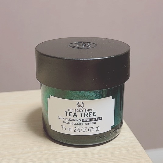 
【THE BODY SHOP ティーツリー スキンクリアリング ナイトマスク】

買ってから使うの忘れてて、この夏使った！笑

形状記憶してくれる系の緑のゲル🟩
ベタつかず、さっぱりした使い心地で夏のスキンケアとしては最高に良かった🌞