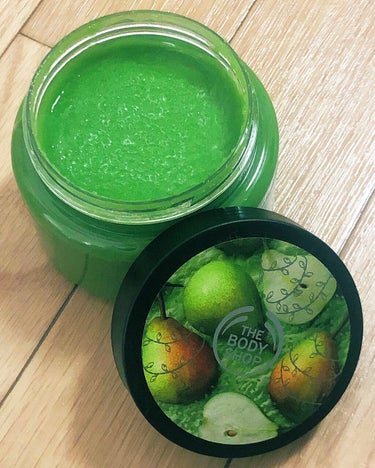 THE BODY SHOP ボディスクラブ ジューシィペアのクチコミ「ボディショップ ジューシーペア スクラブ 洋梨の香り🍐

2～3年前くらい(?)にでていた期間.....」（2枚目）