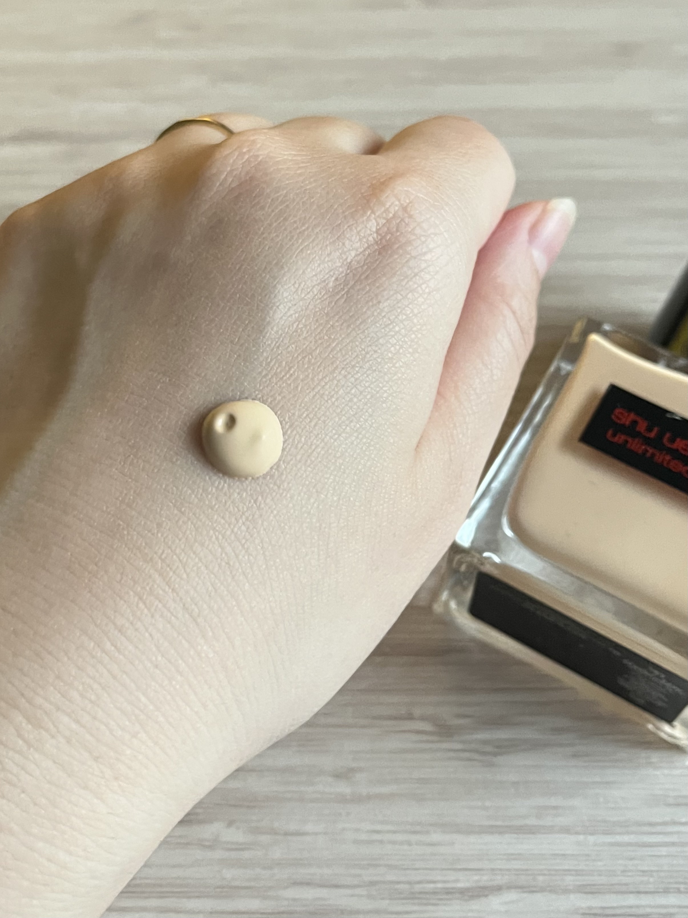 アンリミテッド ケア ツヤ セラム ファンデーション 584/shu uemura/リキッドファンデーションを使ったクチコミ（3枚目）