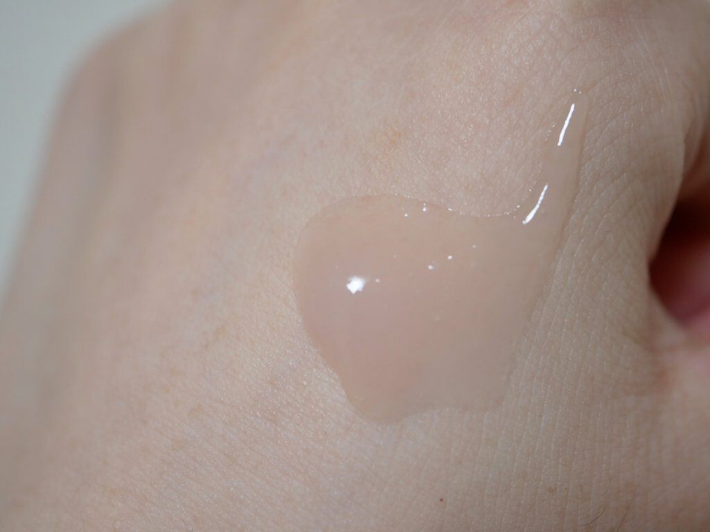 ALBION エクサージュ ジェリーゴマージュのクチコミ「こんにゃく由来のゴマージュ！

最近、スクラブやゴマージュを探しているのでサンプル頂いてきまし.....」（2枚目）