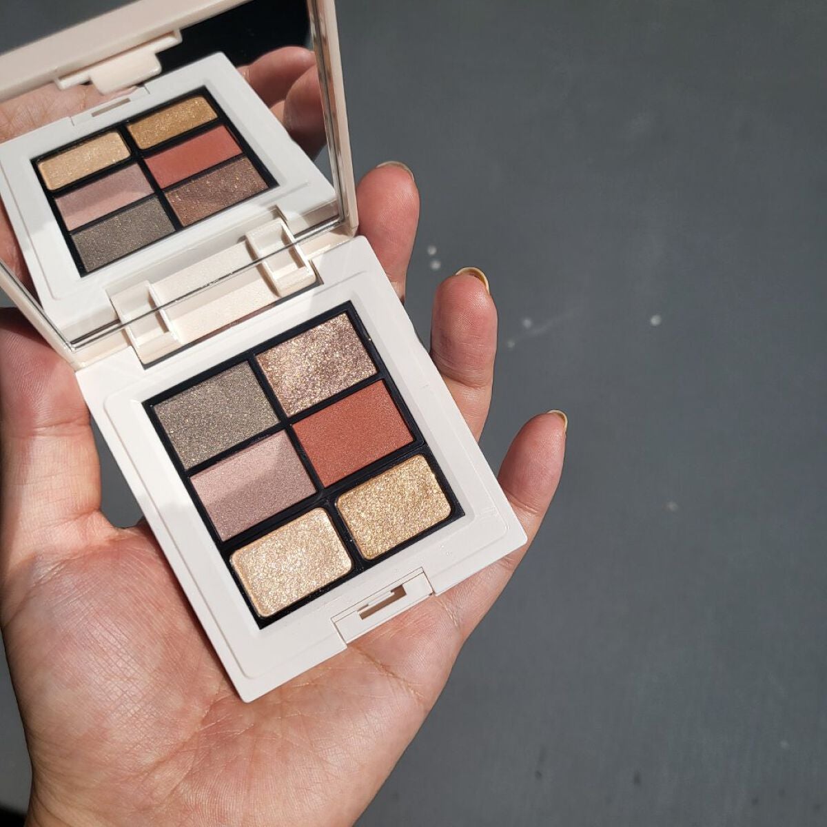 ミネラルクラッシィシャドー2022CF/エトヴォス/アイシャドウパレットを使ったクチコミ(2枚目)
