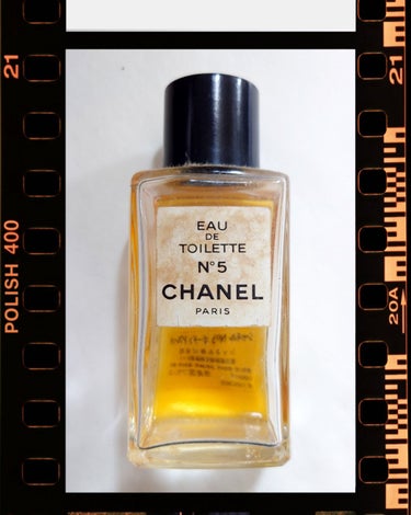 CHANEL シャネル N°5 オードゥ トワレット(ヴァポリザター)のクチコミ「初めての香り、オードトワレ

祖母の鏡台の奥にしまってあったシャネルのNﾟ5
高校生の時に見つ.....」（1枚目）