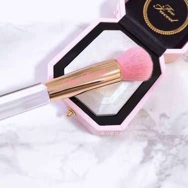 Too Faced ダイヤモンドライト ハイライター ブラシのクチコミ「Too Faced ダイヤモンドライト ハイライターブラシ。




LIPSのプレゼントキャ.....」（1枚目）