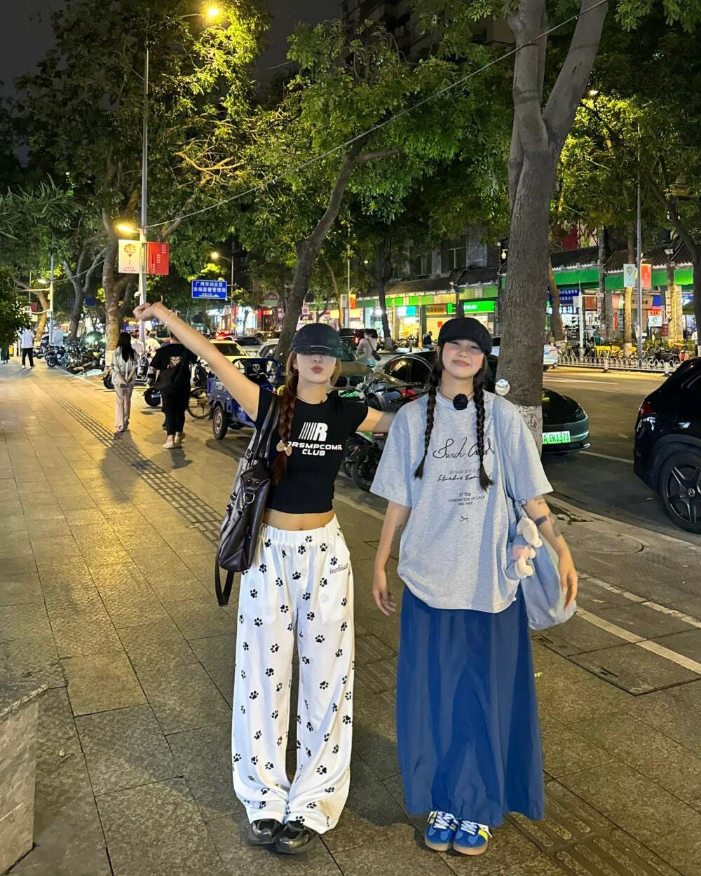 ひとみ on LIPS 「呼んだらすぐに来てくれる友情は本当に楽しいですね#コーデ#韓国..」(3枚目)