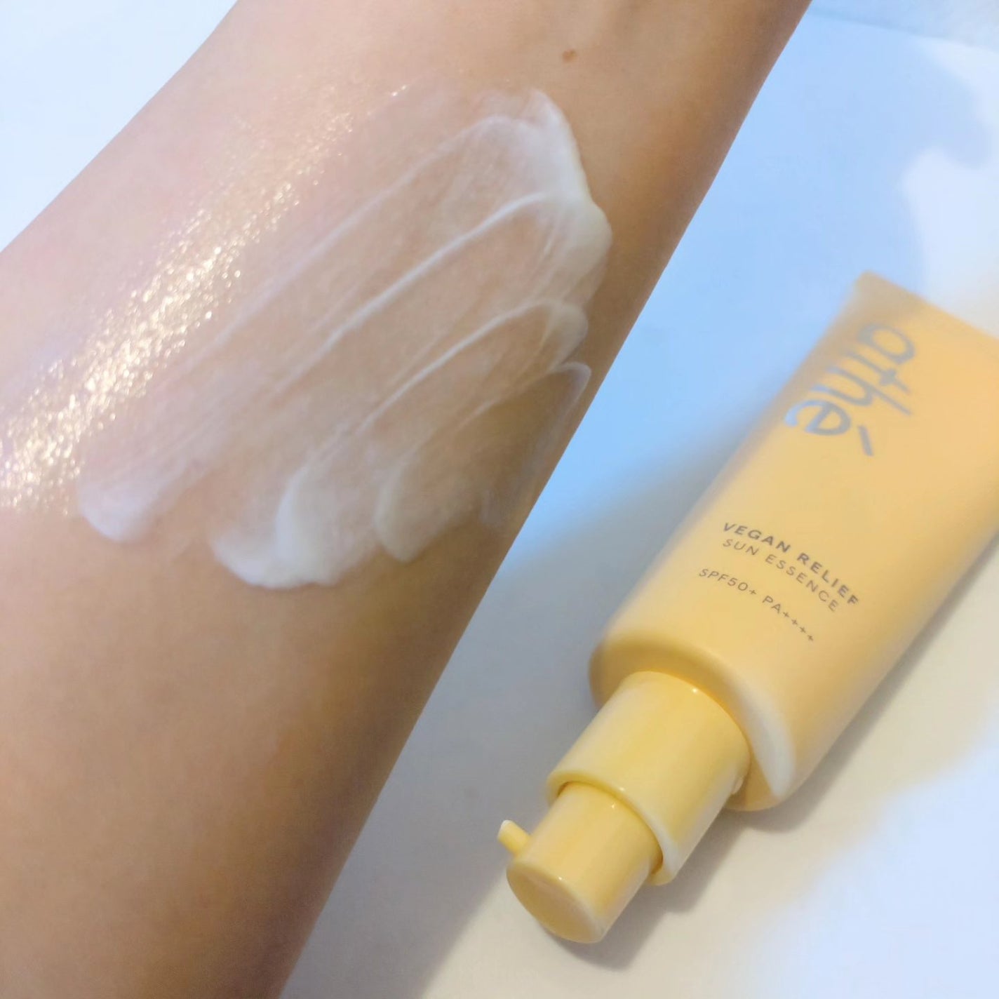 ヴィーガン リリーフ サン エッセンス /athé/日焼け止めクリームを使ったクチコミ(4枚目)