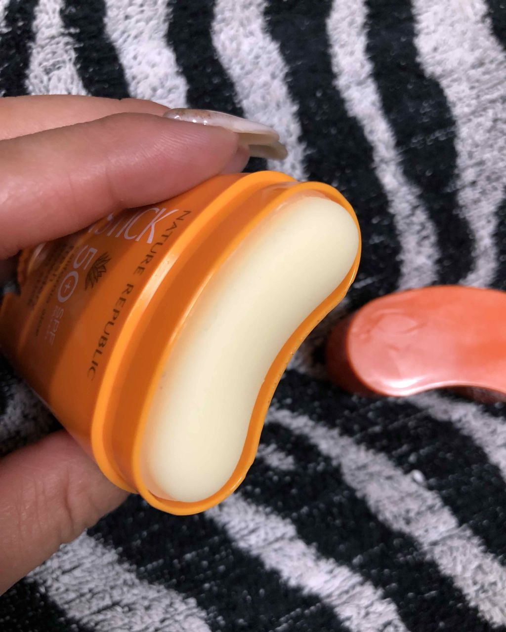 サラサラSUNデュオ サンスティック /ネイチャーリパブリック/日焼け止めスティックを使ったクチコミ（2枚目）