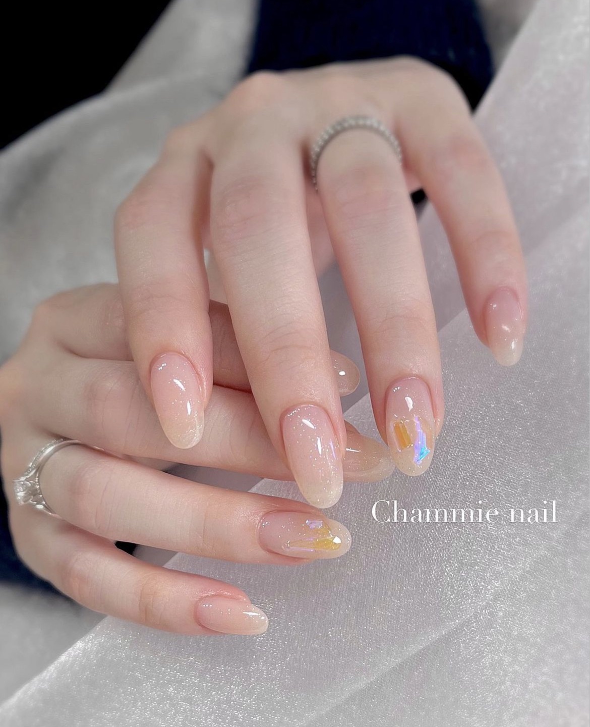 使用カラー @reagel.nail 
・004オーロララメ入りカラー
2枚目の動画がラメのキラキラ感が
わかりやすいので是非ご覧ください👀✨
⁡
リアジェル1番初めの発売カラー💅🏻
少し明るめなナチュラルカラーは
暗い色が苦手だけど