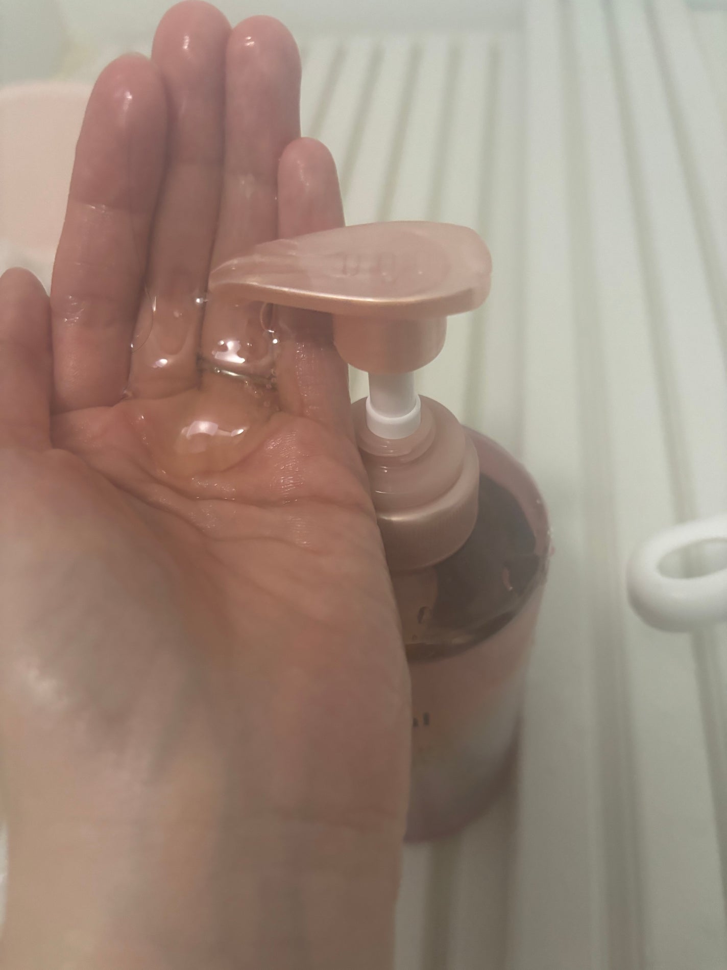 エッセンシャルプレミアム バリアシャンプー・コンディショナー シルキー&スムース/エッセンシャル/市販シャンプーを使ったクチコミ(6枚目)