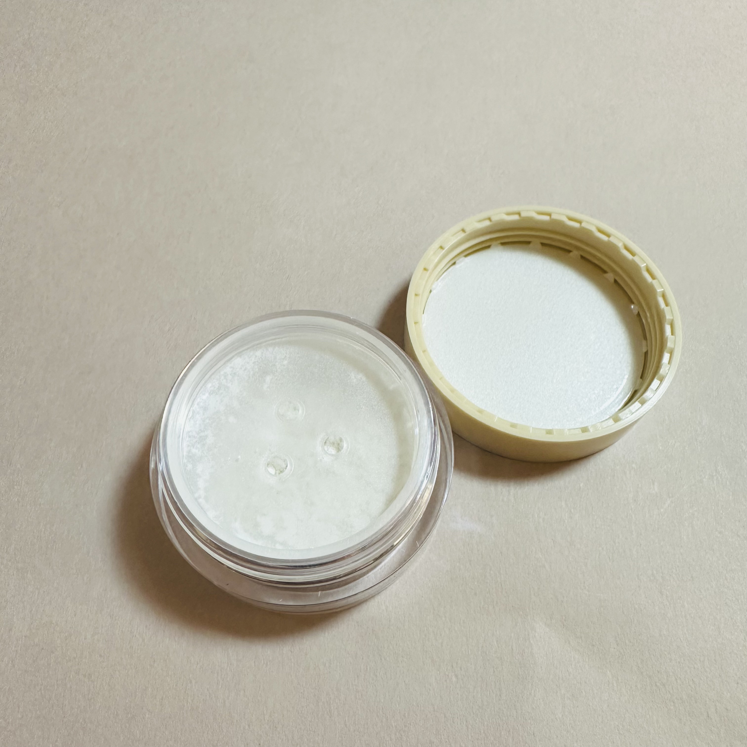 ナイトミネラルファンデーション/エトヴォス/ルースパウダーを使ったクチコミ（2枚目）