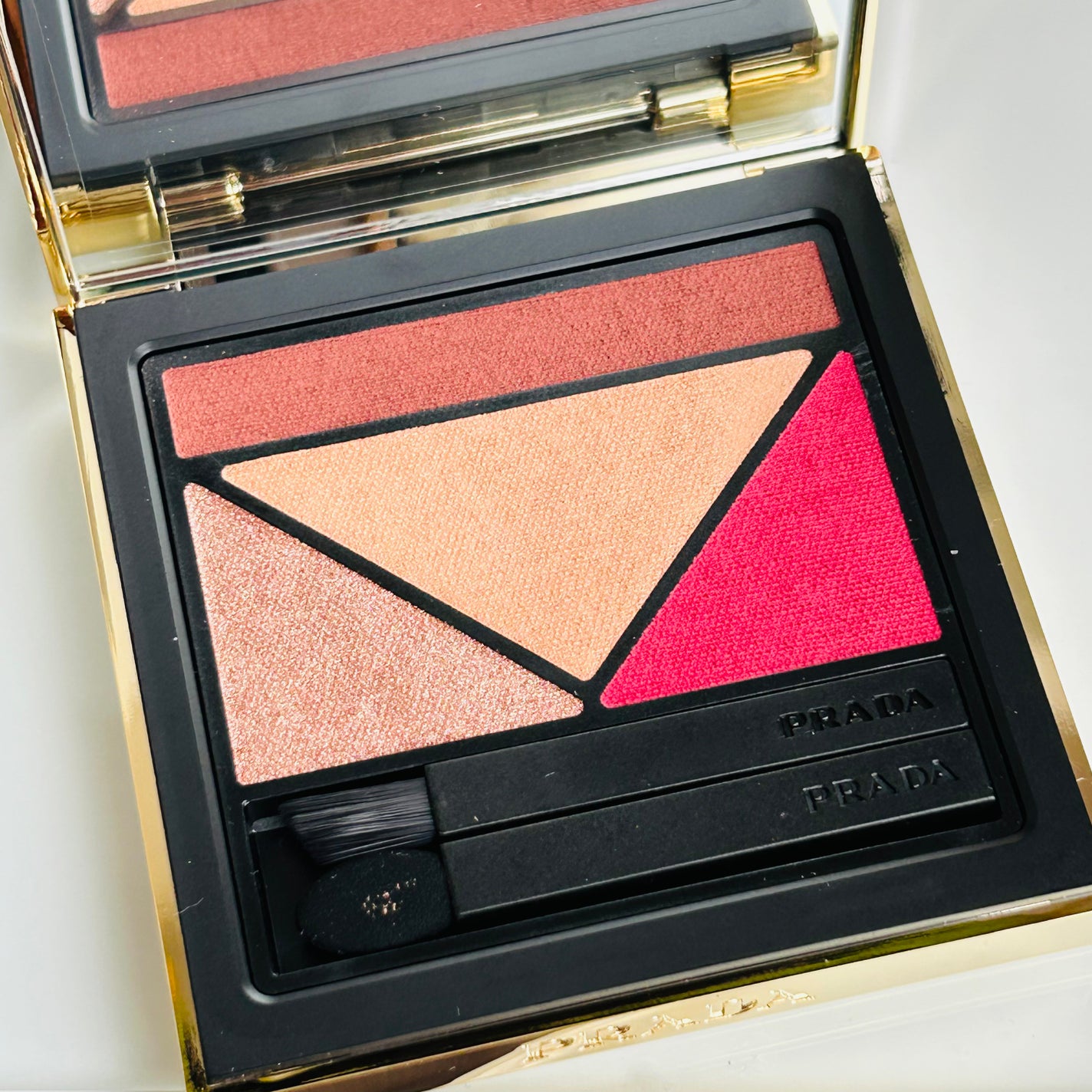 ダイメンションズ マルチエフェクト アイシャドウ/PRADA BEAUTY/アイシャドウパレットを使ったクチコミ(2枚目)