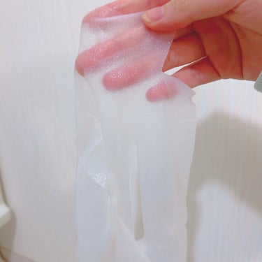 フェイスマスク プレミア /ceruru.b

厳選した美容成分を界面活性剤を用いない乳化技術によりナノ化した、独自の美容原料セルルナノコンプレックスを配合したシートマスク。

さらに、密着力と保湿力抜群の不織布との相性の合う成分を厳選して処方してある。

これまでにない低刺激、高浸透、高密着のナノ美容液入りマスク！

浸透力と保湿力で、美容成分が肌深部まで潤いを届け、一瞬でお肌を潤いで満たしてくれる。

 #お守りスキンケア情報 
#LIPPSショッピング購入品の画像 その2