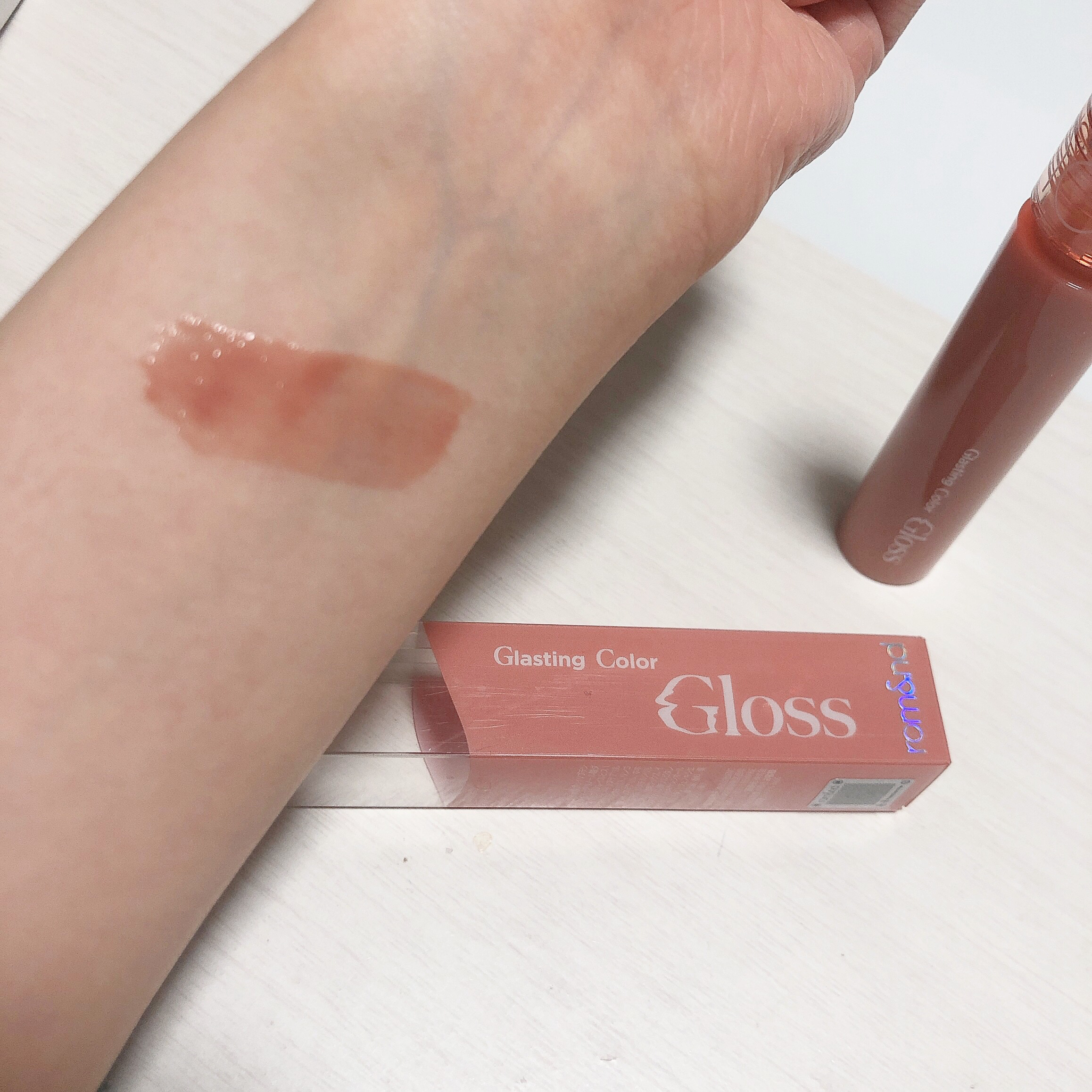 グラスティングカラーグロス/rom&nd/リップグロスを使ったクチコミ（2枚目）