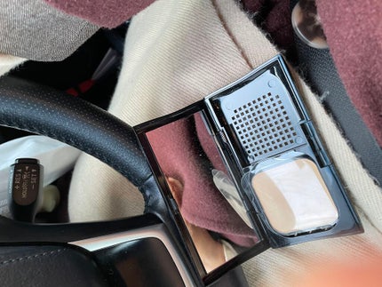 DECORTÉ ザ・パウダーファンデーションのクチコミ「デコルテパウダーファンデでお直し
ぶらしでふわっとのせます。
毛穴落ちした
パテ職人やらなんや.....」(2枚目)