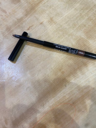 CHANEL スティロ ユー ウォータープルーフ Nのクチコミ「大好きなアイライナーです😊


芯が適度に柔らかく描きやすい。
ペン先の後ろには削り器がついて.....」（1枚目）