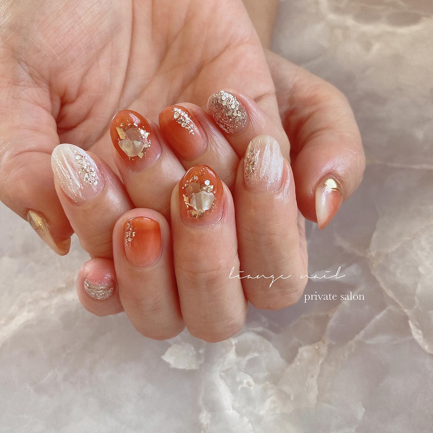 #ネイル,#夏ネイル,#大人ニュアンスネイル,#ニュアンスネイル,#ジェルネイル,#ミラーネイル,#シェルネイル,#オレンジネイルのネイルデザイン