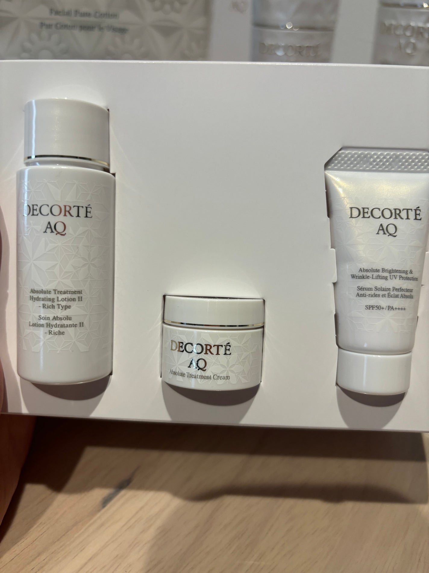 AQ アブソリュート エマルジョン マイクロラディアンス Ⅱ/DECORTÉ/乳液を使ったクチコミ(3枚目)