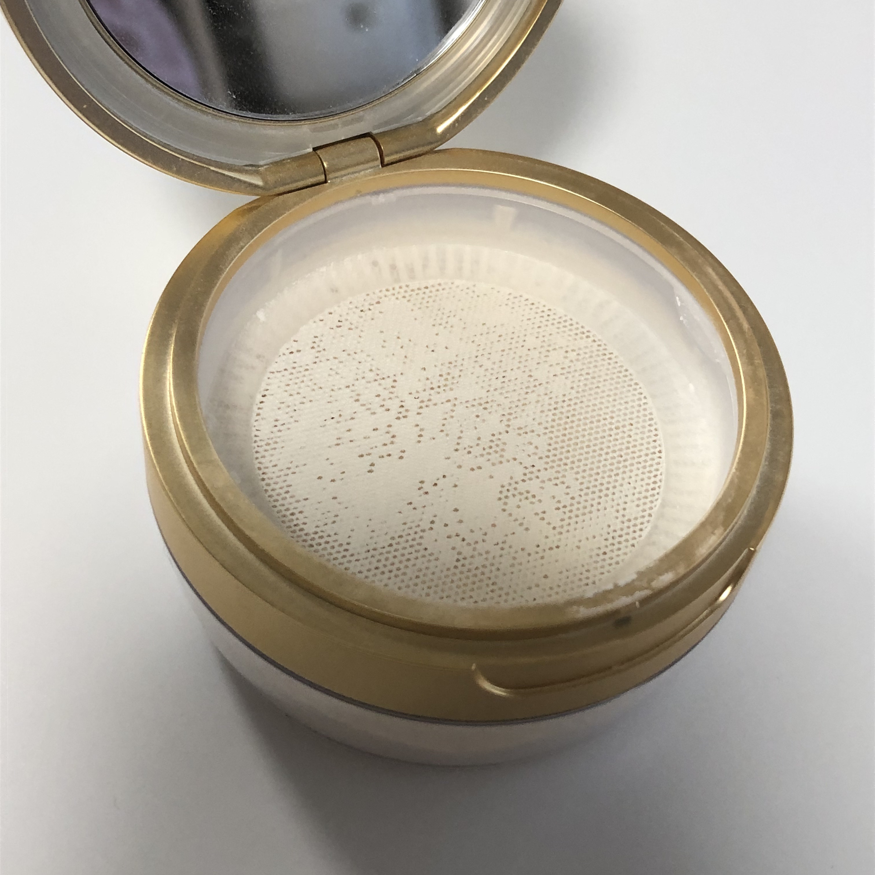 イルミネイトパウダー/Lekarka/ルースパウダーを使ったクチコミ（2枚目）