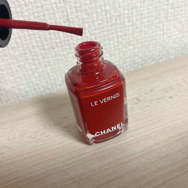 ーーーーーーーーーーーーーーーーーー
CHANEL    ヴェルニ ロング トゥニュ
500  ルージュ エサンシエル
3,200円(税抜)
ーーーーーーーーーーーーーーーーーー
私のペディキュアの定番