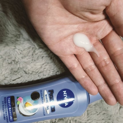 プレミアムボディミルク ホワイトニング【医薬部外品】 /ニベア/ボディミルクを使ったクチコミ(2枚目)