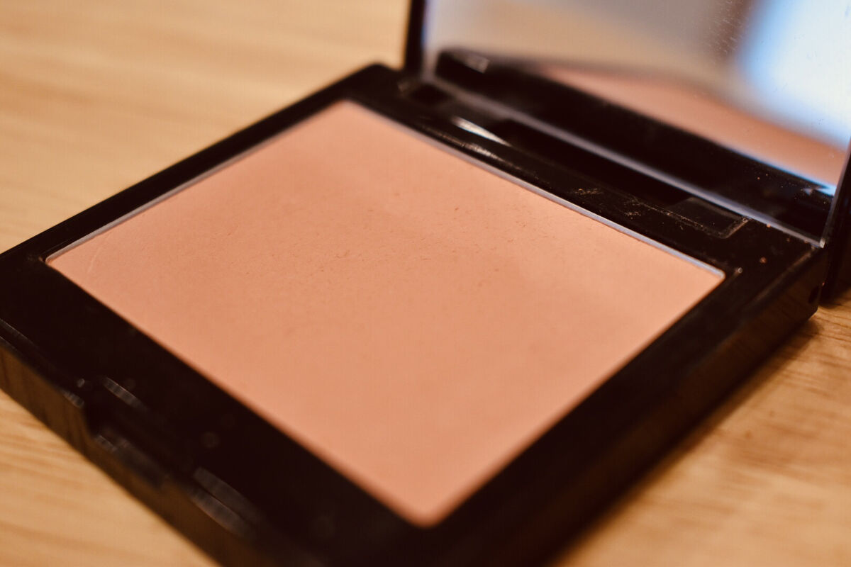 ブラッシュ カラー インフュージョン 13 BELLINI/ローラ メルシエ/パウダーチークを使ったクチコミ（2枚目）