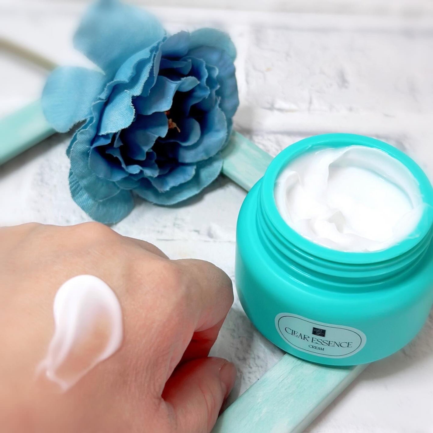 クリアエッセンス クリーム/ピュレア/フェイスクリームを使ったクチコミ(4枚目)