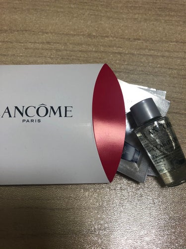 LANCOME ラプソリュ ルージュのクチコミ「ランコムも初めて買いました。
ブルーベースの口紅の中で最初に抵抗なく始められそうな色味だったの.....」（3枚目）