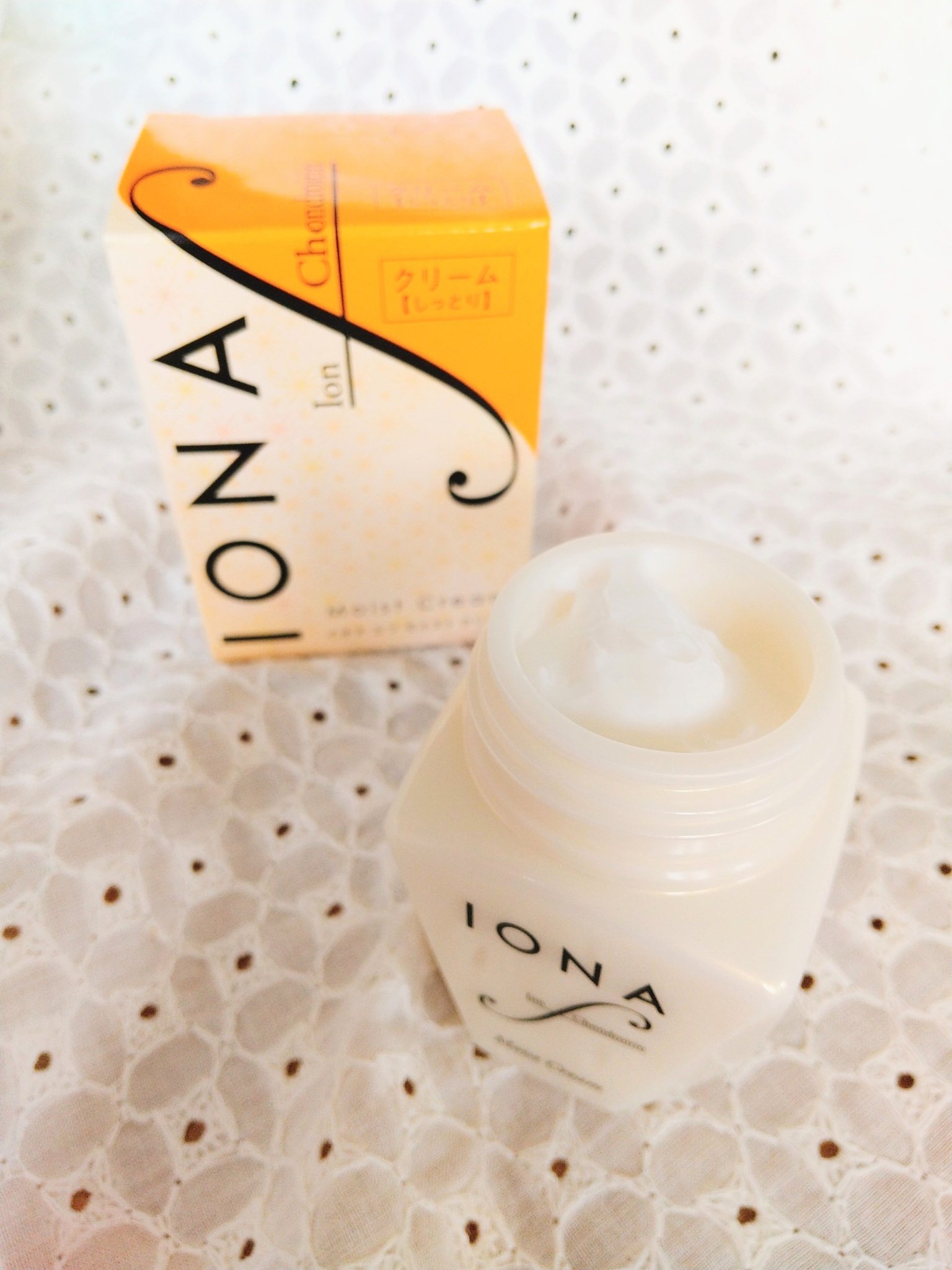 潤いバリアを助け、長時間しっとりと満たされたハリのある肌に整えてくれるクリーム。

思ったよりさっぱりしたつけ心地で、ベタつき感ゼロ！
夏でも重く感じないクリームです。

伸びもよく、お肌の負担にならない感じがしました✨   

見た目はす