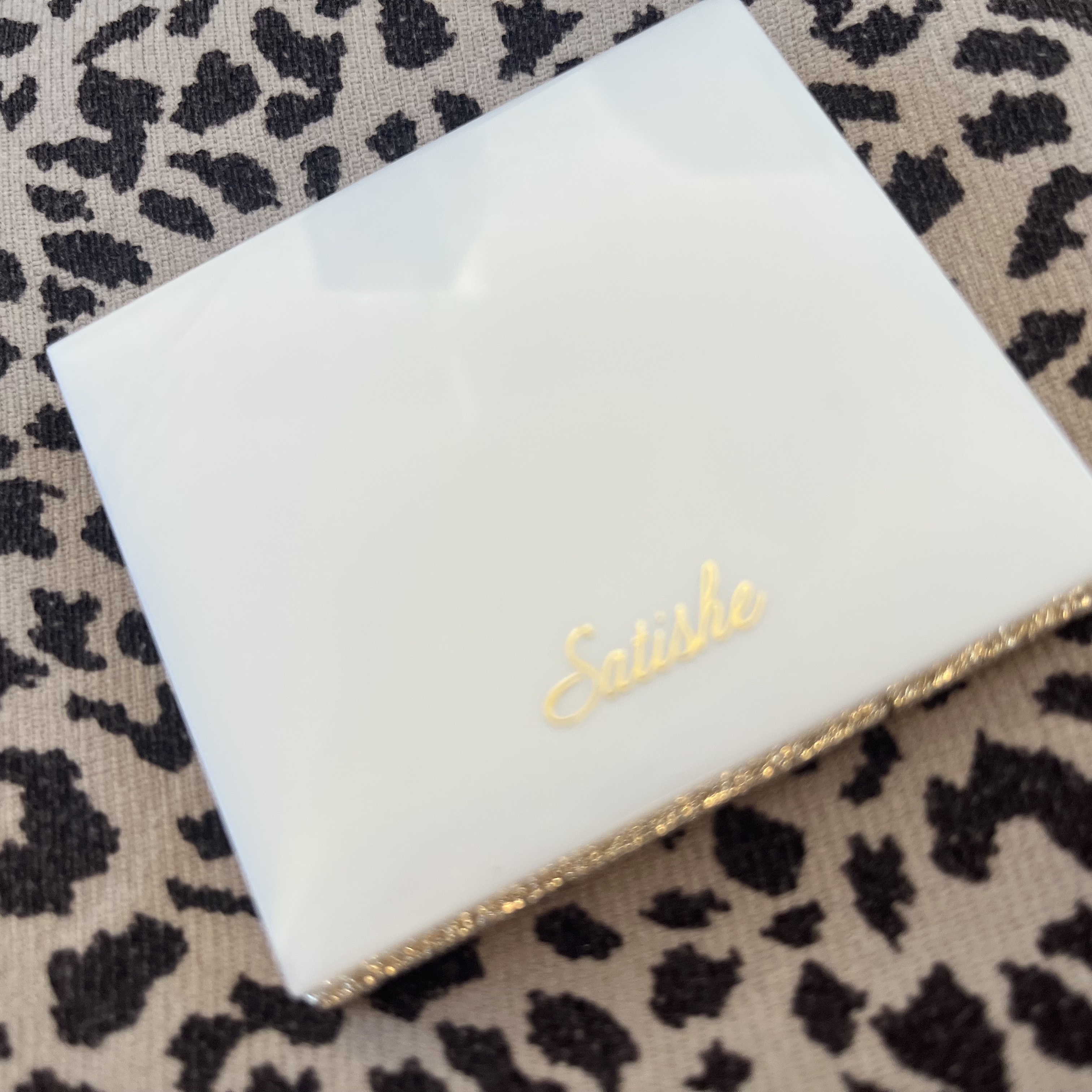 エッセンスインアイシャドウ/サティシェ/アイシャドウパレットを使ったクチコミ（1枚目）